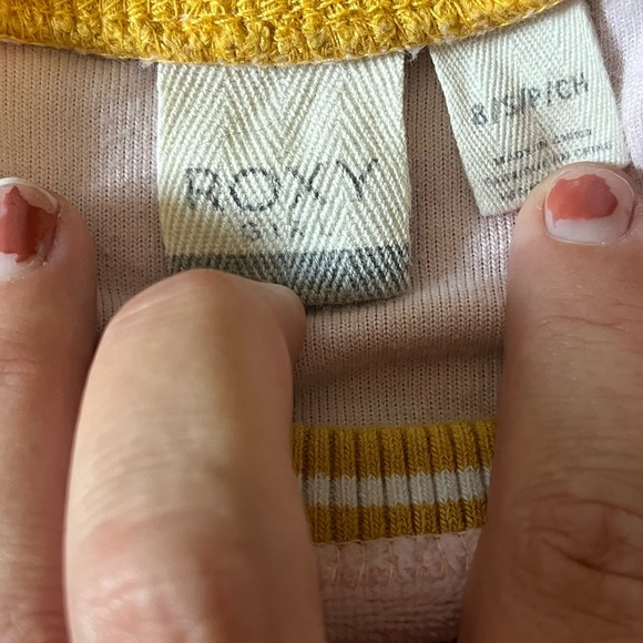 Girls size 8 Roxy crewneck. Super cute pale pink with a palm tree on the front - Picture 3 of 5